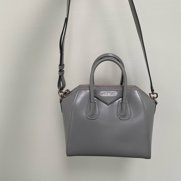 Givenchy mini Antigona in smooth grey leather - Picture 2 of 11